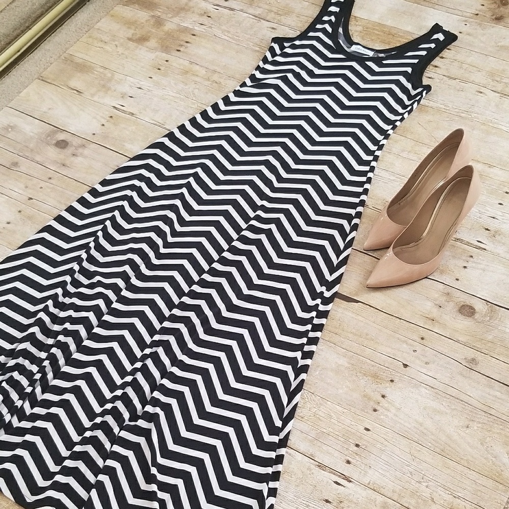 Calvin Klein Chevron Full Length Maxi Dress (sz 2)
